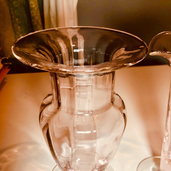 Set of 2 Depression Era rose petal pink vases excellent condition - Picture 2 of 5